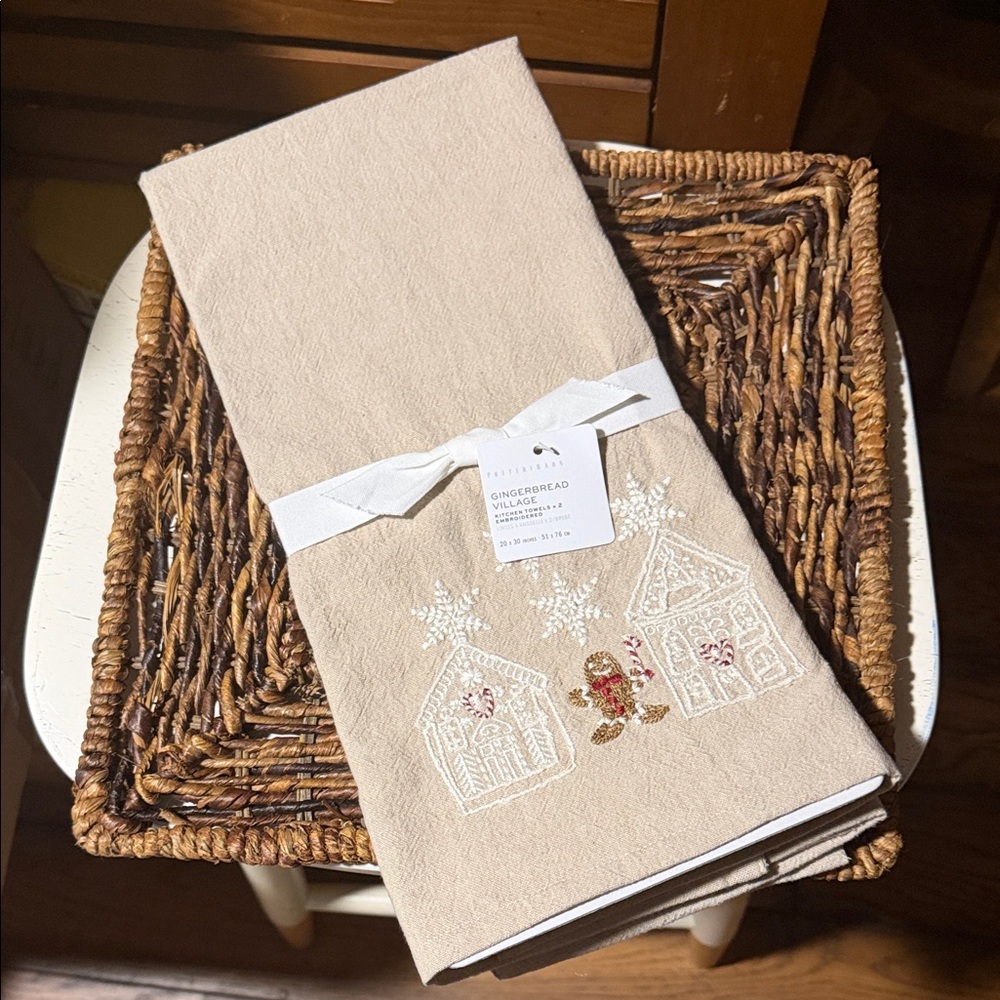 Pottery Barn Gingerbread Village Set of 2 Kitchen Towels BNWT